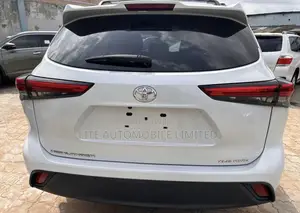 Toyota Highlander XLE 2022 White