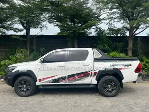 Toyota Hilux 2025 White