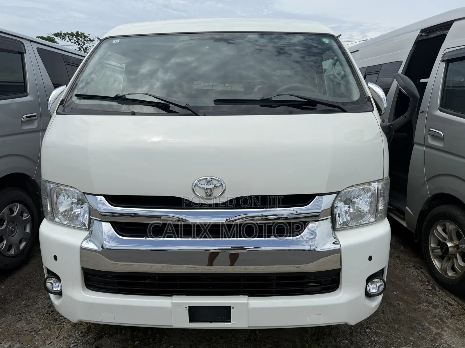 Toyota HiAce 2014 White