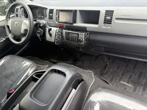 Toyota HiAce 2014 White