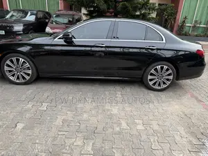 Mercedes-Benz E350 2022 Black