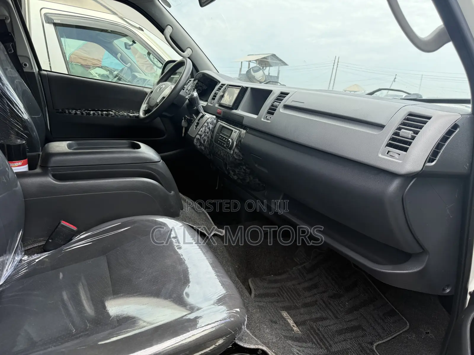 Toyota HiAce 2014 White