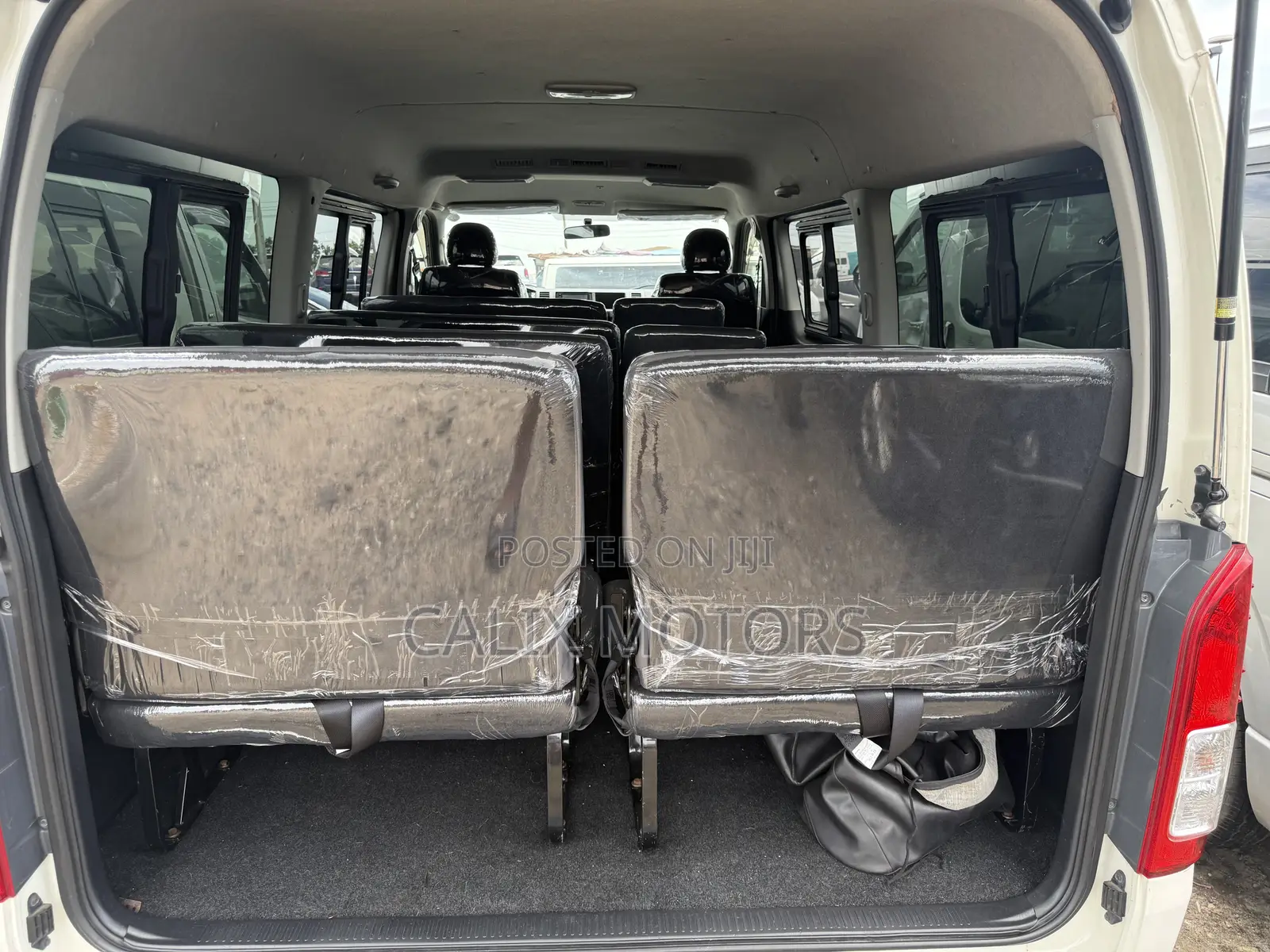 Toyota HiAce 2014 White