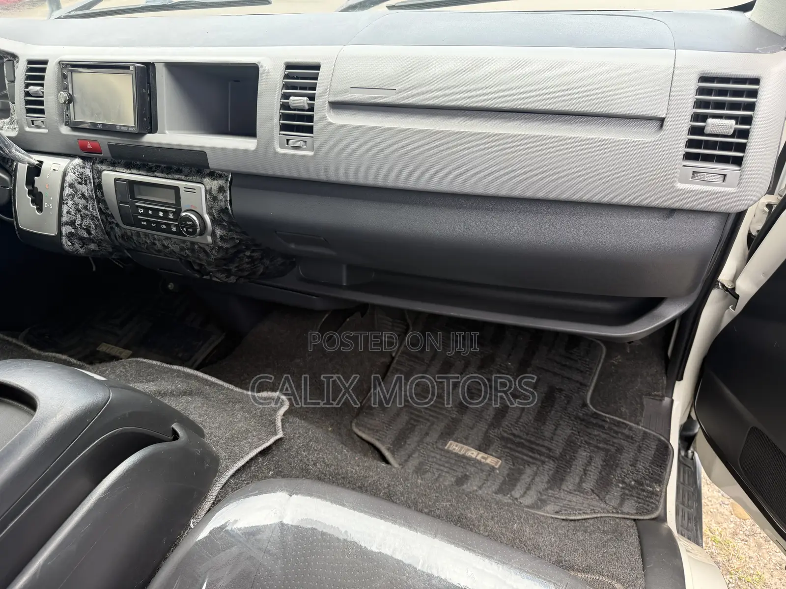 Toyota HiAce 2014 White