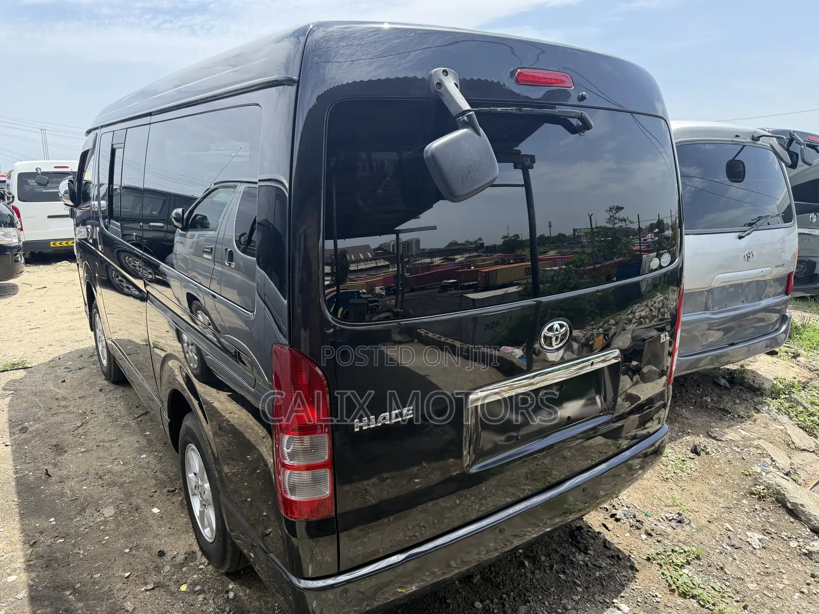 Toyota HiAce 2014 Black