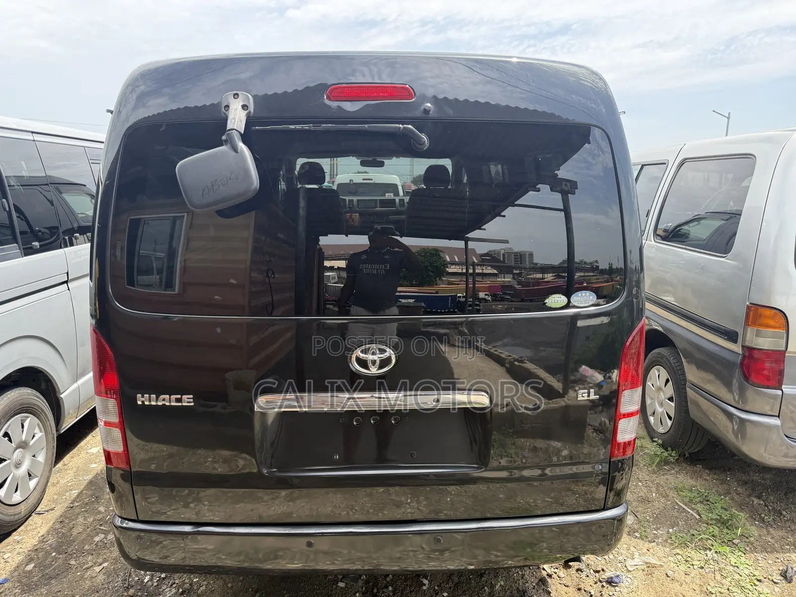 Toyota HiAce 2014 Black
