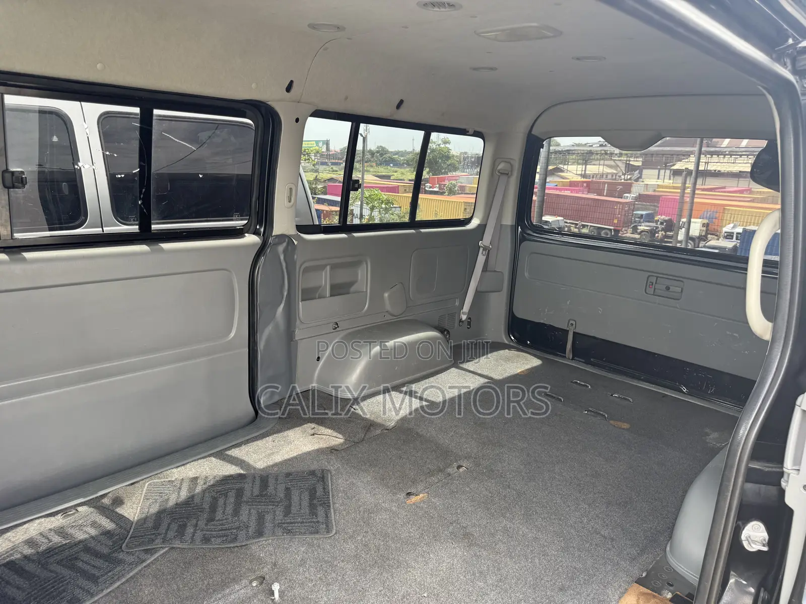 Toyota HiAce 2014 Black
