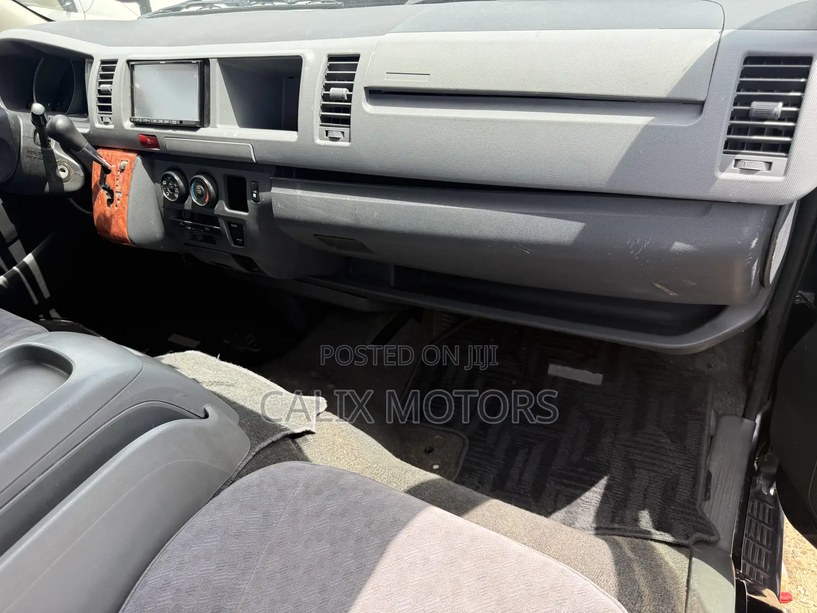 Toyota HiAce 2014 Black