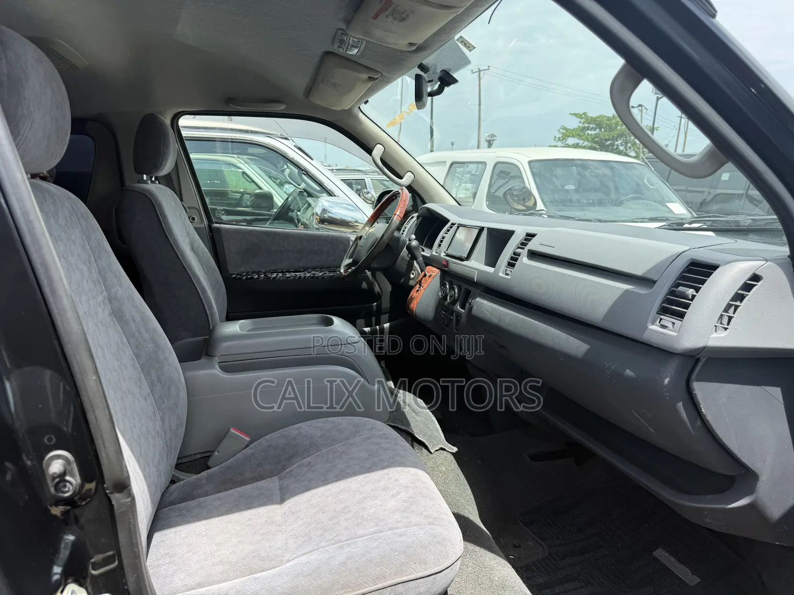 Toyota HiAce 2014 Black