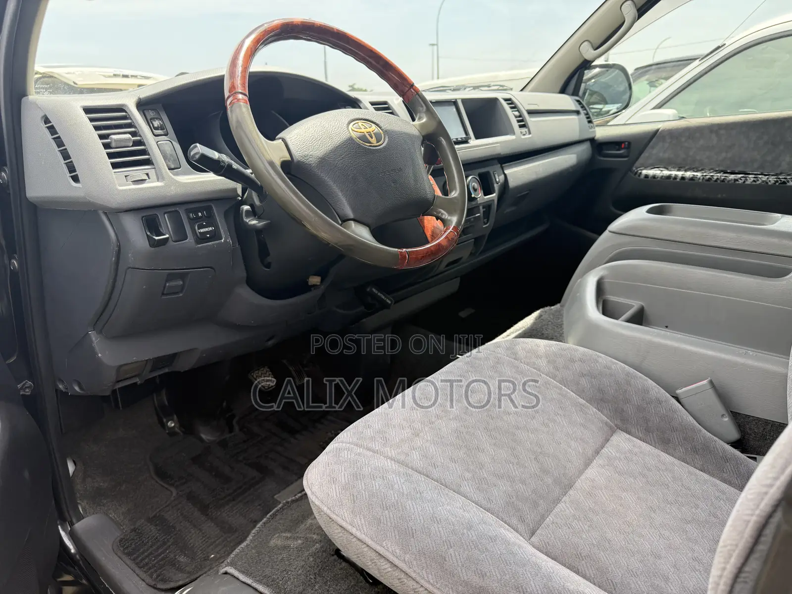 Toyota HiAce 2014 Black