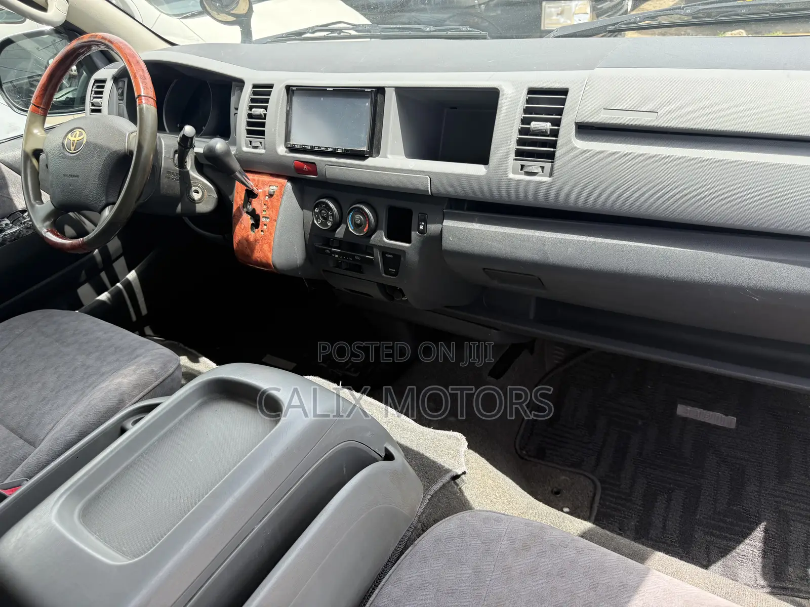 Toyota HiAce 2014 Black