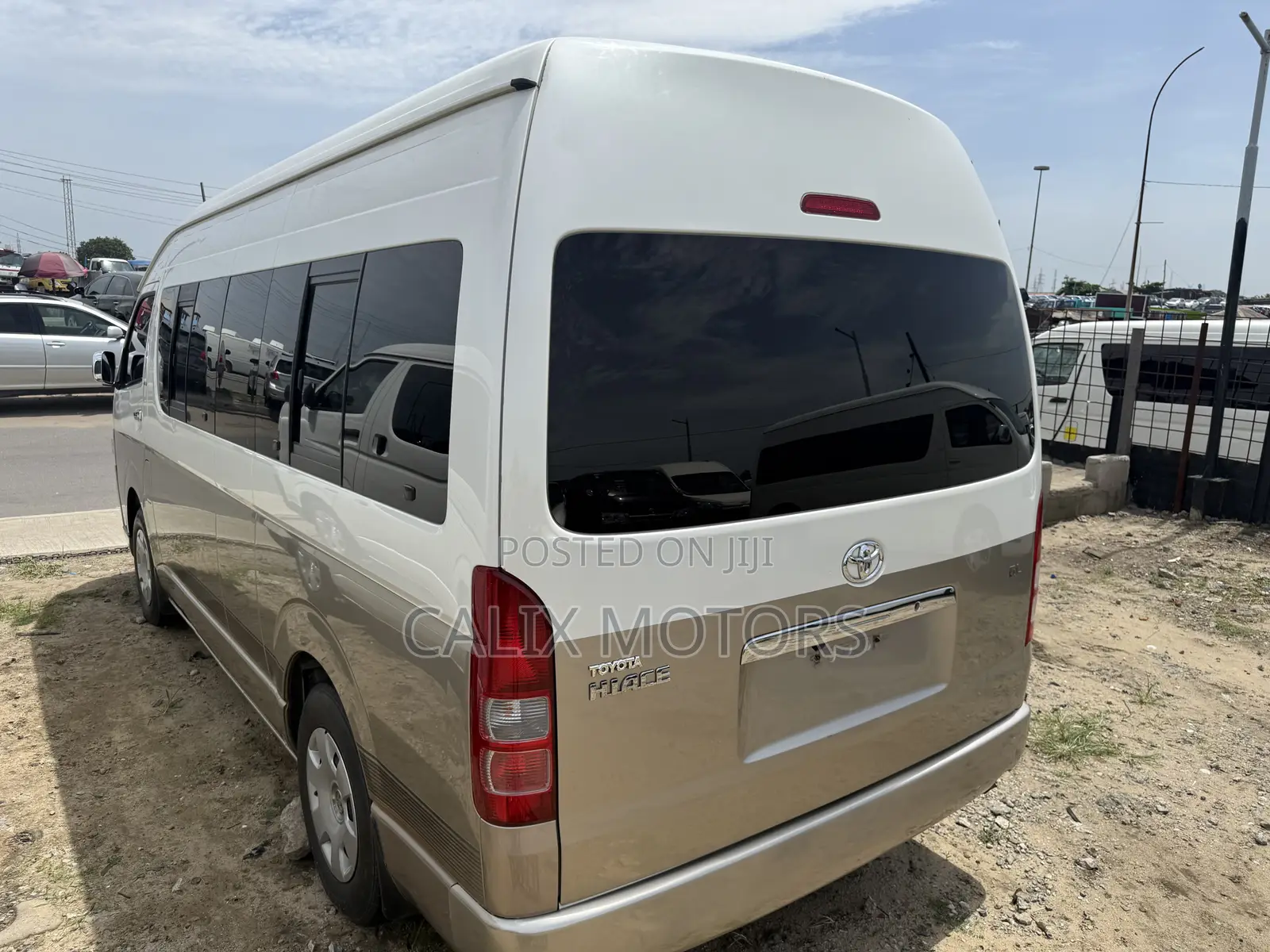 Toyota HiAce 2015 White