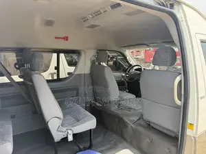 Toyota HiAce 2015 White