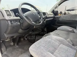 Toyota HiAce 2015 White