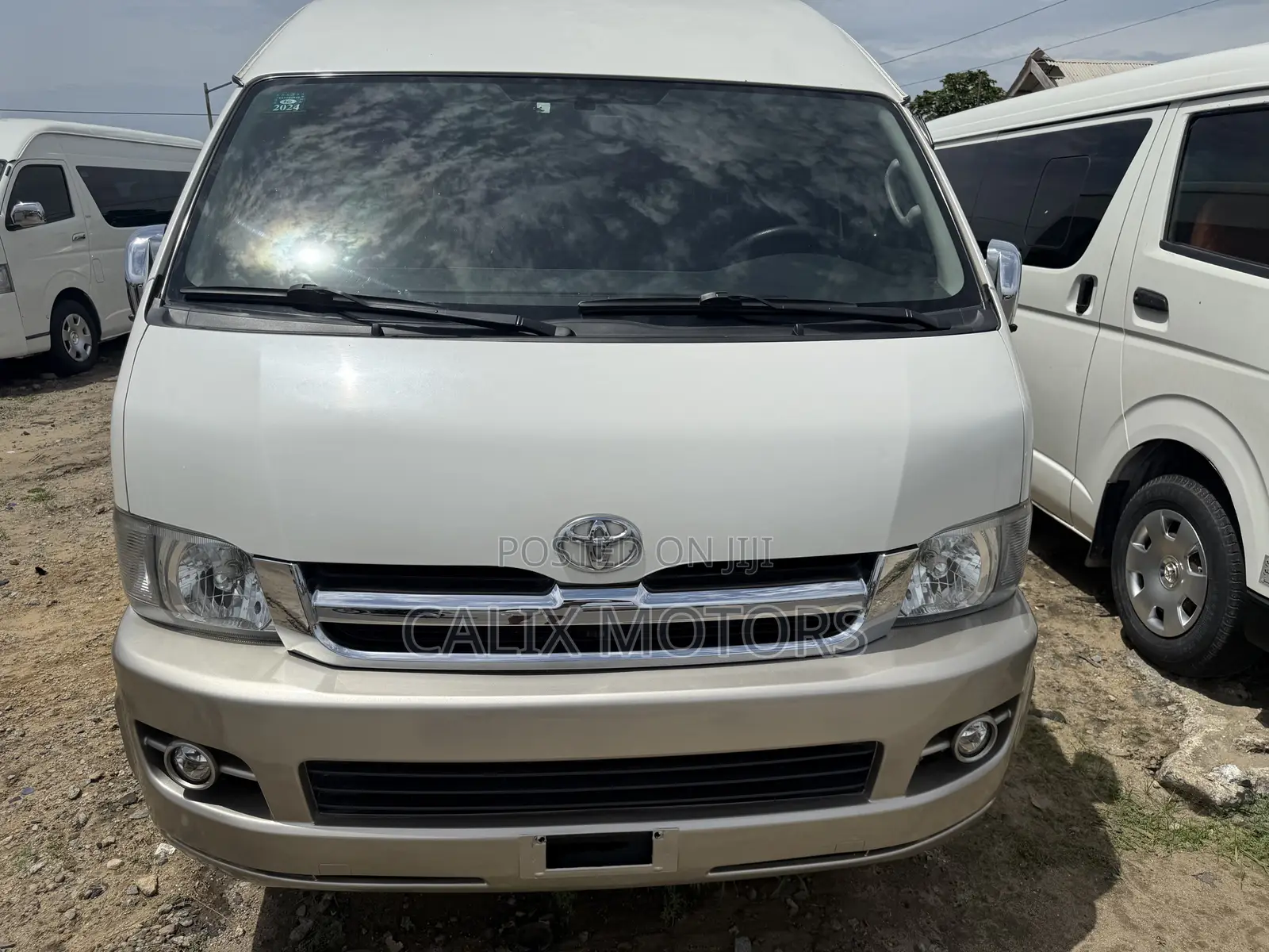Toyota HiAce 2015 White