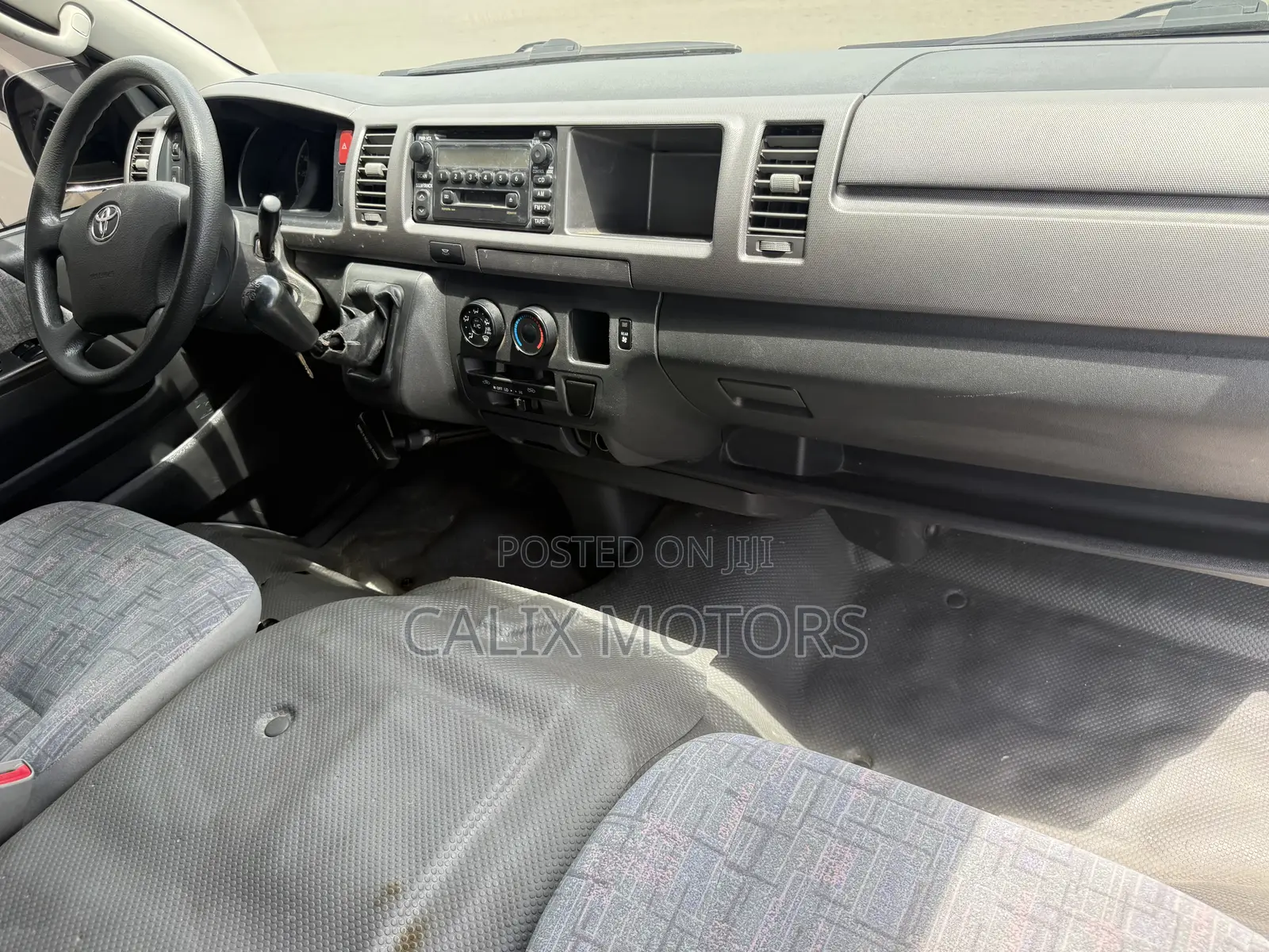 Toyota HiAce 2015 White