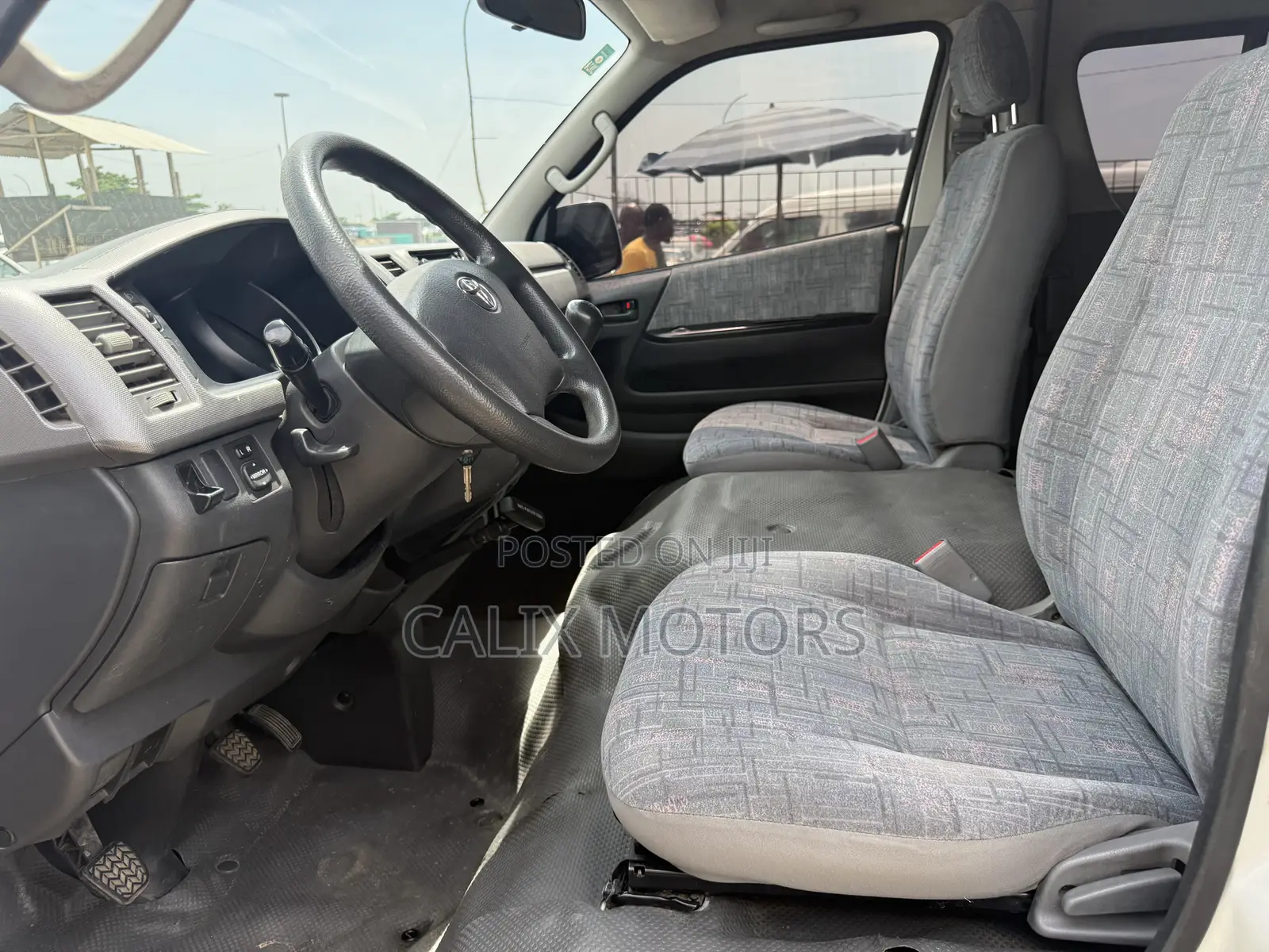 Toyota HiAce 2015 White