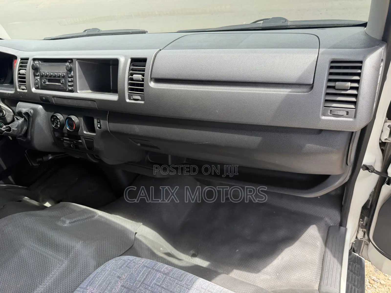 Toyota HiAce 2015 White