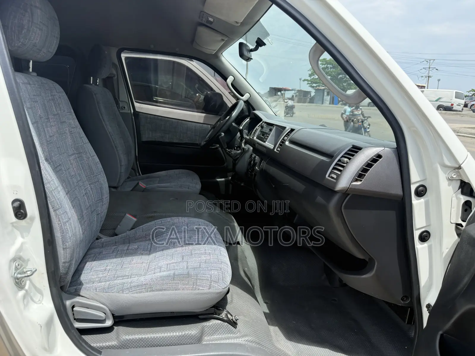 Toyota HiAce 2015 White