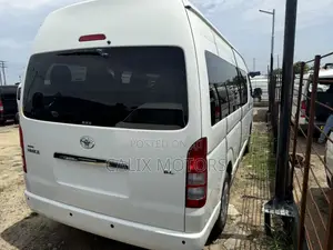 Toyota HiAce 2016 White