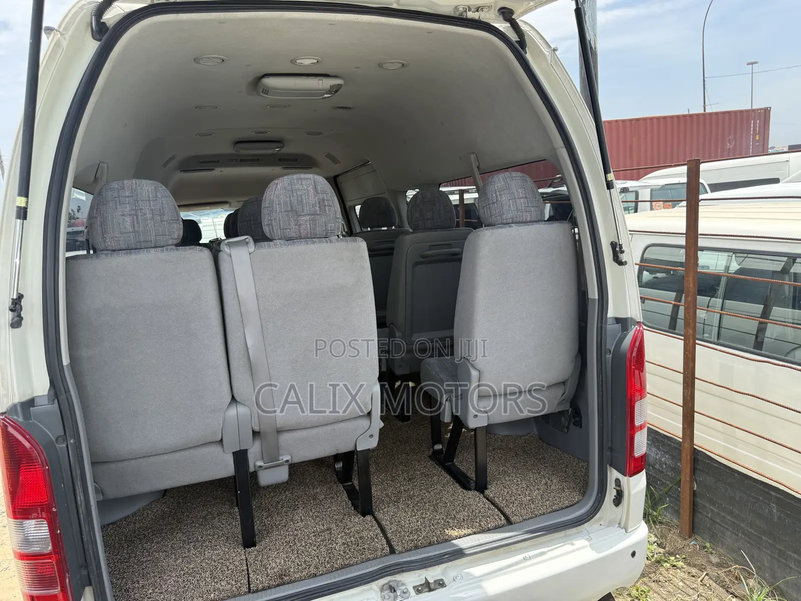Toyota HiAce 2016 White