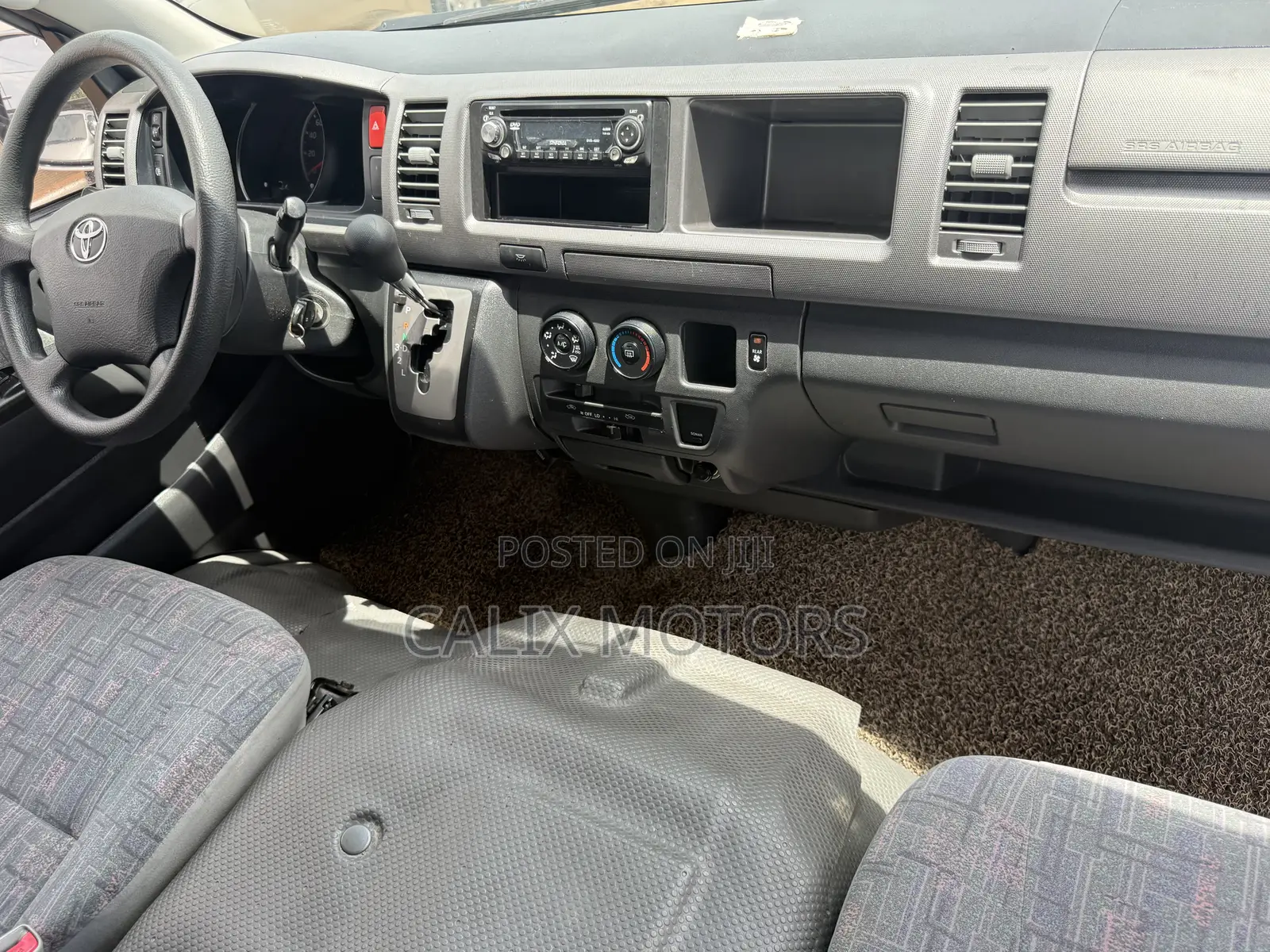 Toyota HiAce 2016 White