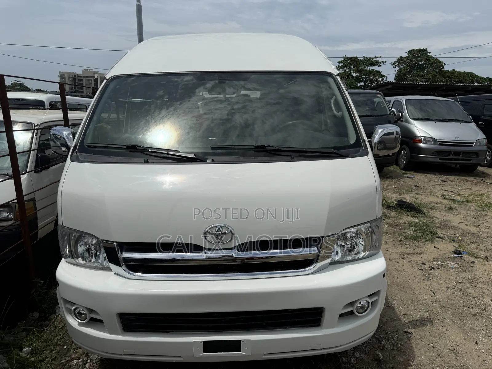 Toyota HiAce 2016 White