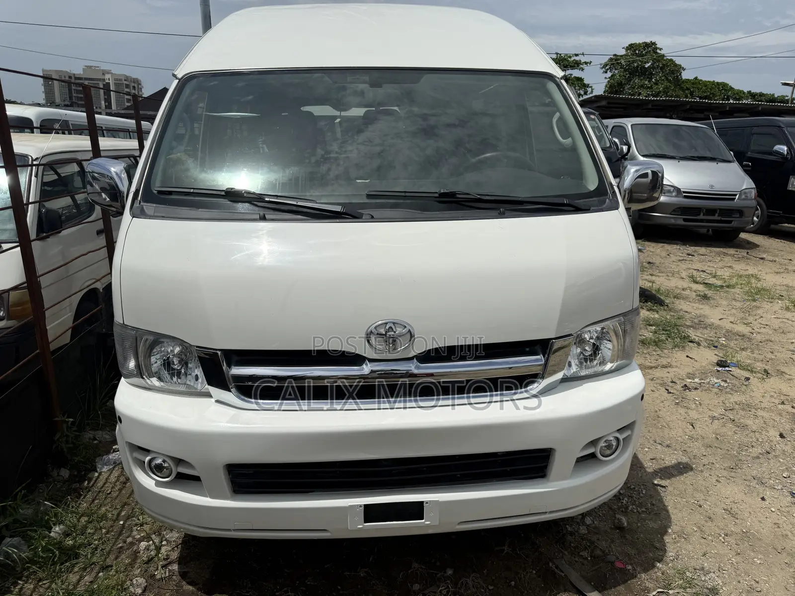 Toyota HiAce 2016 White