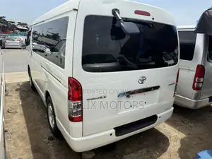 Toyota HiAce 2014 White