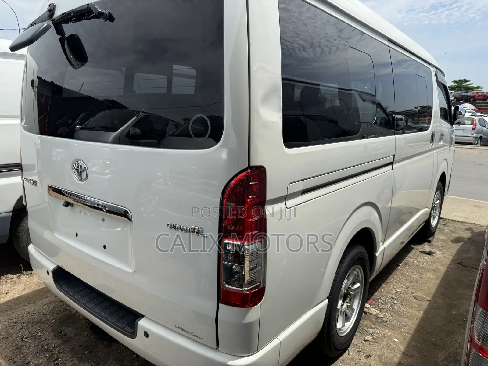 Toyota HiAce 2014 White