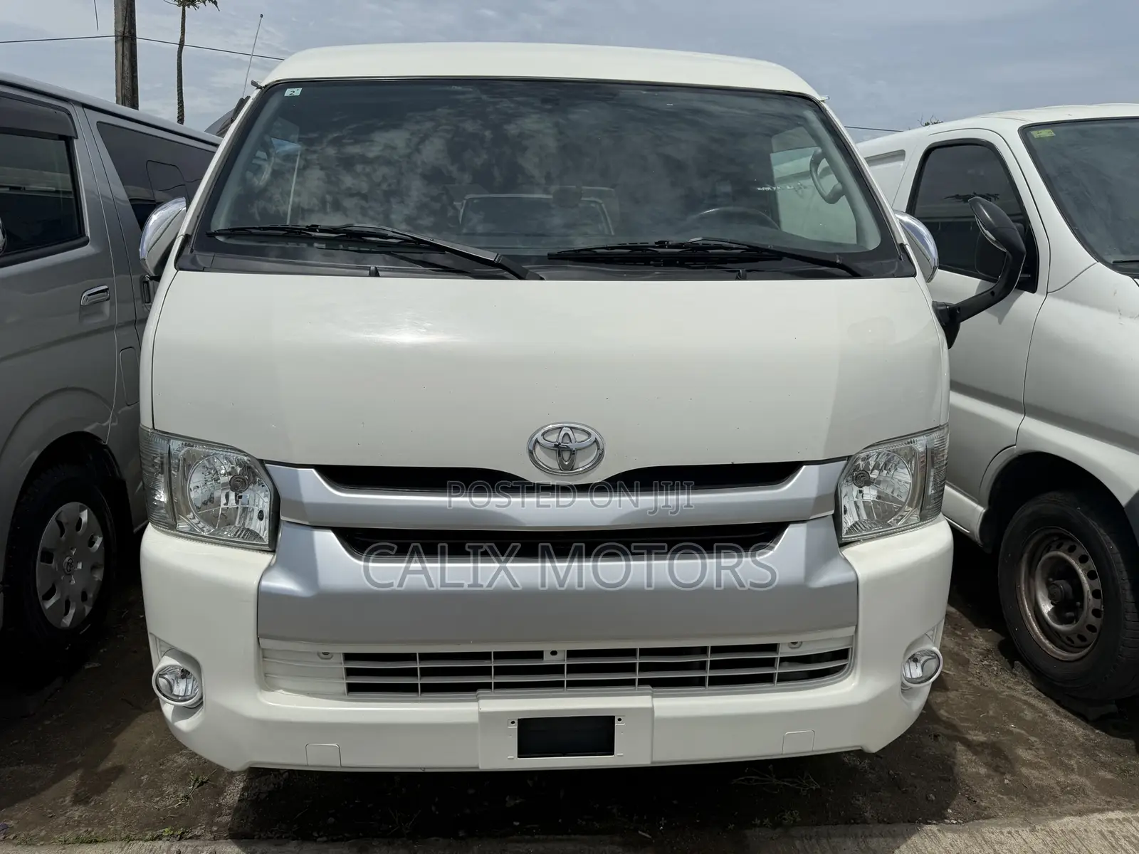 Toyota HiAce 2014 White