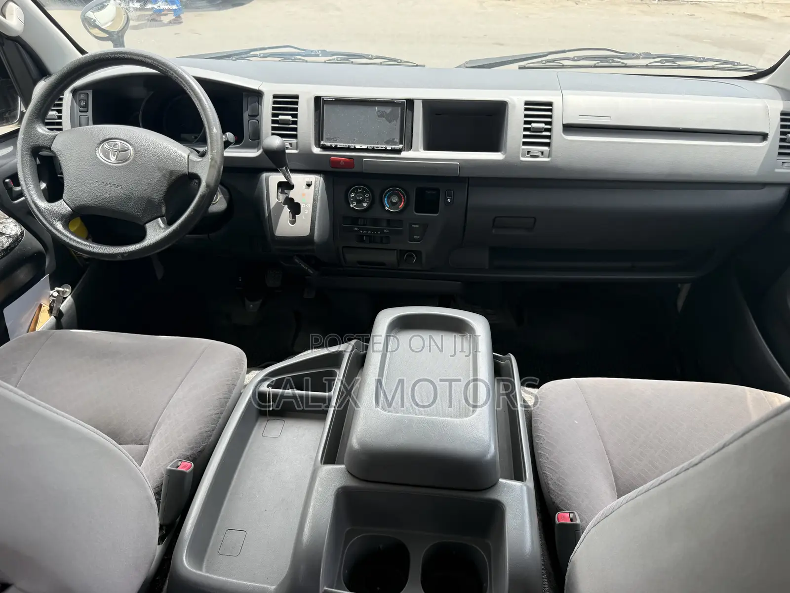 Toyota HiAce 2014 White