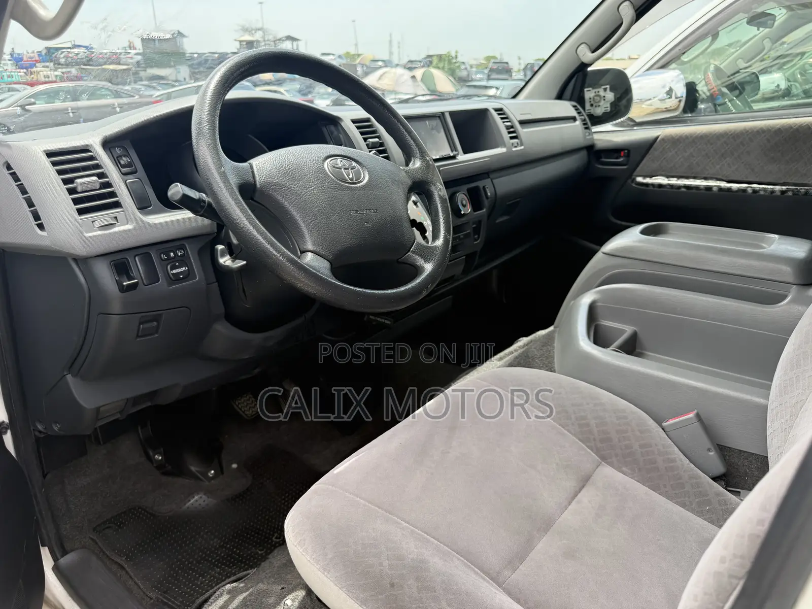 Toyota HiAce 2014 White