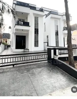 5bdrm Duplex in Ikota for sale