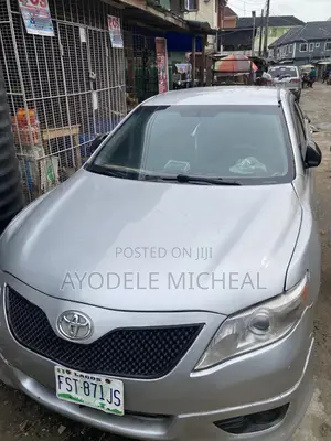 Toyota Camry LE 4dr Sedan (2.5L 4cyl 6AM) 2010 Silver