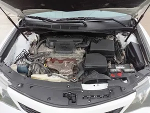 Toyota Camry SE 4dr Sedan (2.5L 4cyl 6A) 2013 White