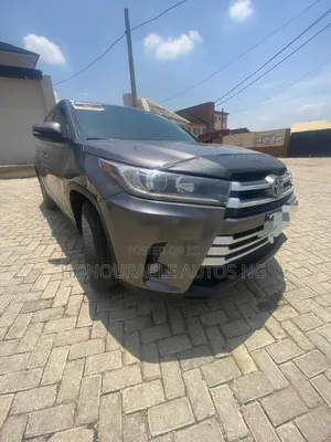 Toyota Highlander XLE 4dr SUV AWD (3.5L 6cyl 6A) 2015 Gray