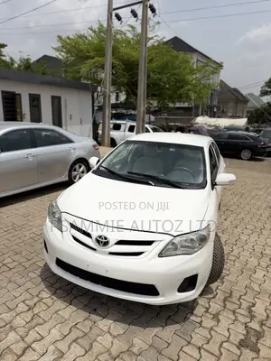 Toyota Corolla 2012 White