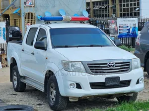 Toyota Hilux SR5 4x4 2015 White