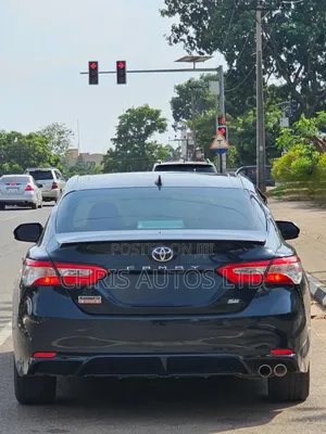 Toyota Camry SE FWD 2020 Blue