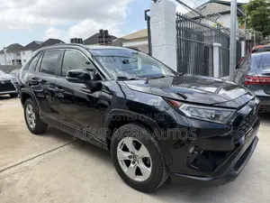 Toyota RAV4 XLE FWD 2019 Black