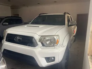 Toyota Tacoma V6 4dr Double Cab 4WD 6.1 ft. SB (4.0L 6cyl 5A) 2014 White