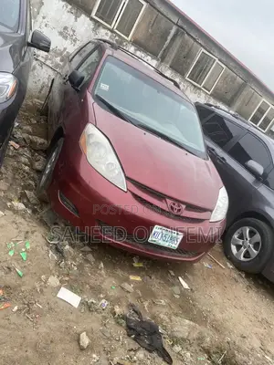 Toyota Sienna 2007 Red