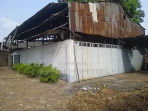 For Sale Warehouse Measuring 568 Sqm, Above 1 Plot in Port Harcourt.