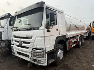Howo Water Tanker Truck 20,000 Liters.