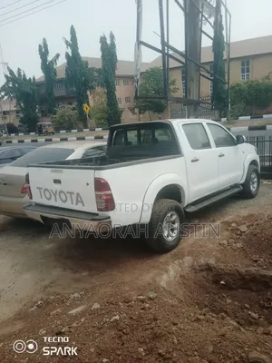 Toyota Hilux 2012 White