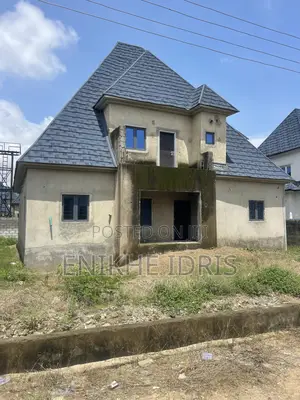 4bdrm Penthouse in Stable, Sabon Lugbe for sale