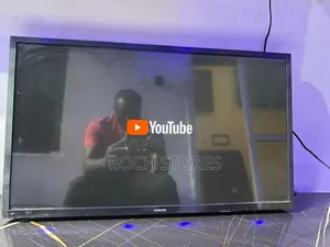 Samsung 32incbe Smart TVV