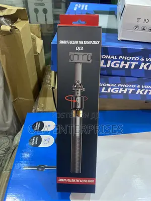 Q13 Smart Follow Selfie Stick