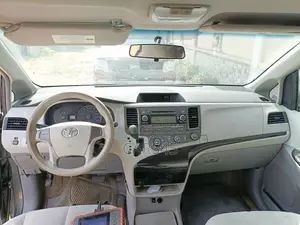 Toyota Sienna 2012 Green